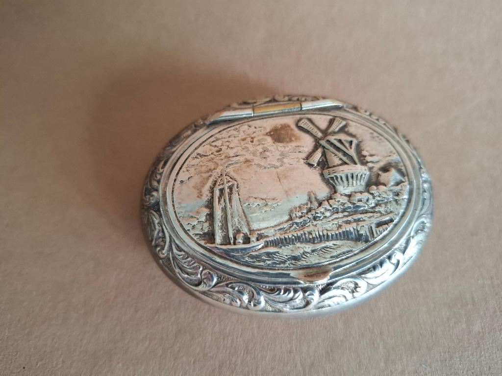 Oud ovaal pillendoosje, Antiek en Kunst, Ophalen of Verzenden
