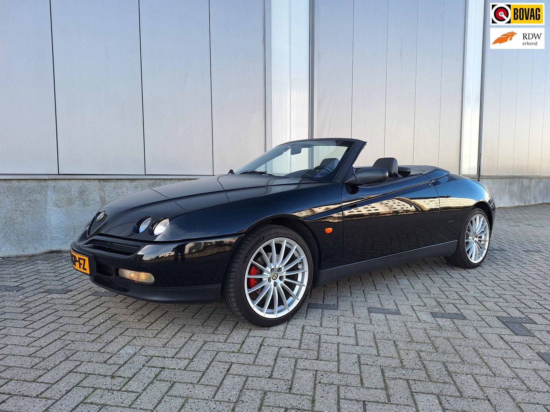 Alfa Romeo Spider 2.0-16V TwinSpark -18 inch - airco -, Gebruikt, Zwart, Cabriolet, Spider