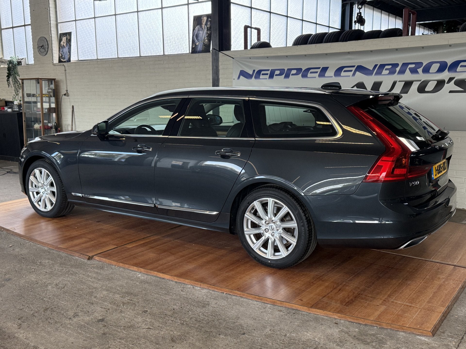 Volvo V90 2.0 T4 Business Luxury+ (bj 2020, automaat), 12 maanden, 15 km/l, Euro 6, 1616 kg