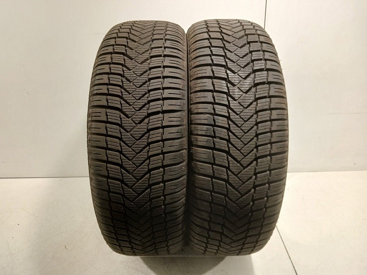 Bandenset 2 stuks Winter 195 55 R16, Onderdelen@venauto.nl, Van der Ven Autorecycling B.V., Gebruikt, Ettenseweg 76, 4706 PB Roosendaal, The Netherlands