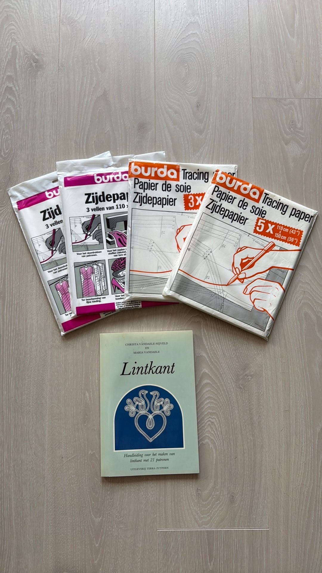 Burda zijdepapier + Lintkantboek | Naaibenodigdheden, Boeken, Ophalen of Verzenden, Zo goed als nieuw