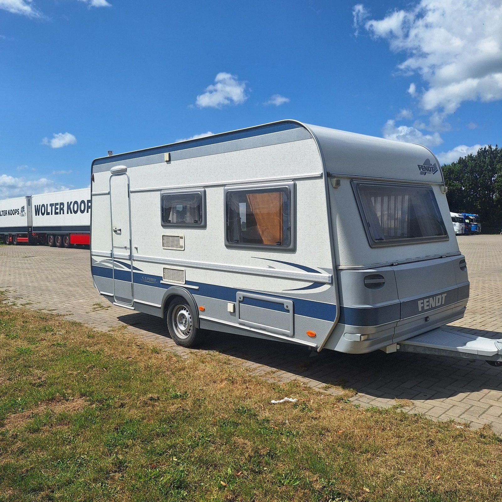 Fendt Saphir 450, Voortent+luifel, Vast bed, Keurige staat, Caravans en Kamperen, Vast bed, Bedrijf, Treinzit, Schokbreker