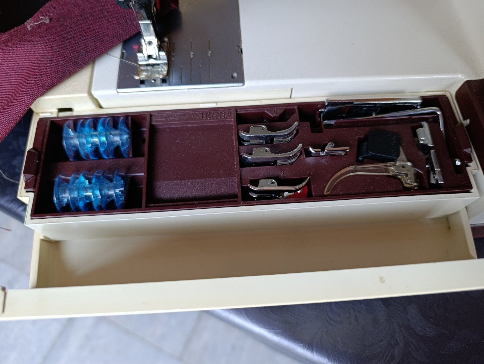Foto 5 van Pfaff Tiptronic 1071 Naaimachine met Dubbel Transport