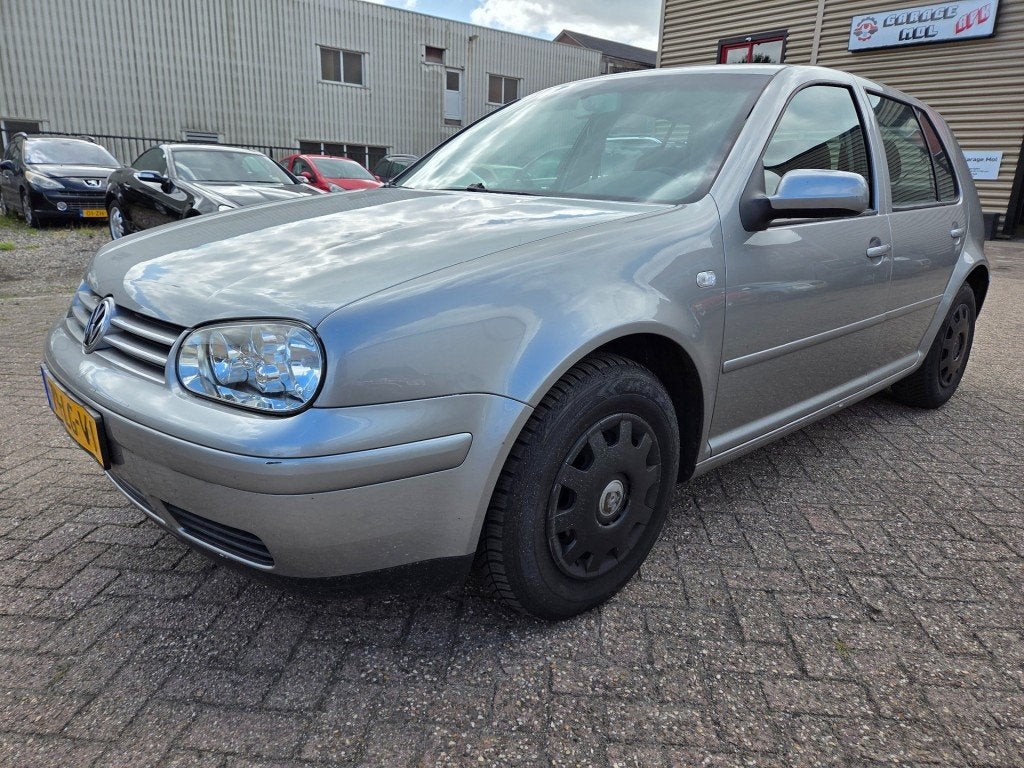 Volkswagen GOLF 1.6-16V OXFORD Airco Trekhaak, Auto's, Volkswagen, Voorwielaandrijving, 4 cilinders, 49 €/maand, Handgeschakeld