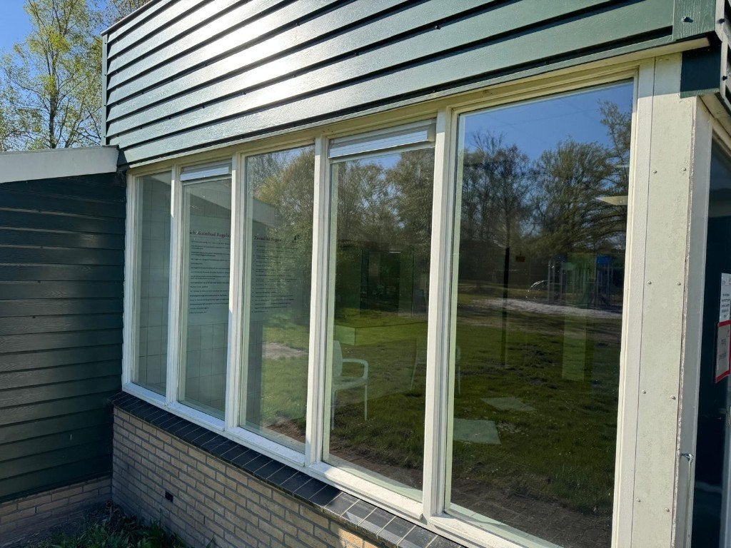 Grote hardhouten pui incl kozijn + HR++ glas met roosters, Ophalen, Gebruikt, Inclusief glas, 75 tot 150 cm
