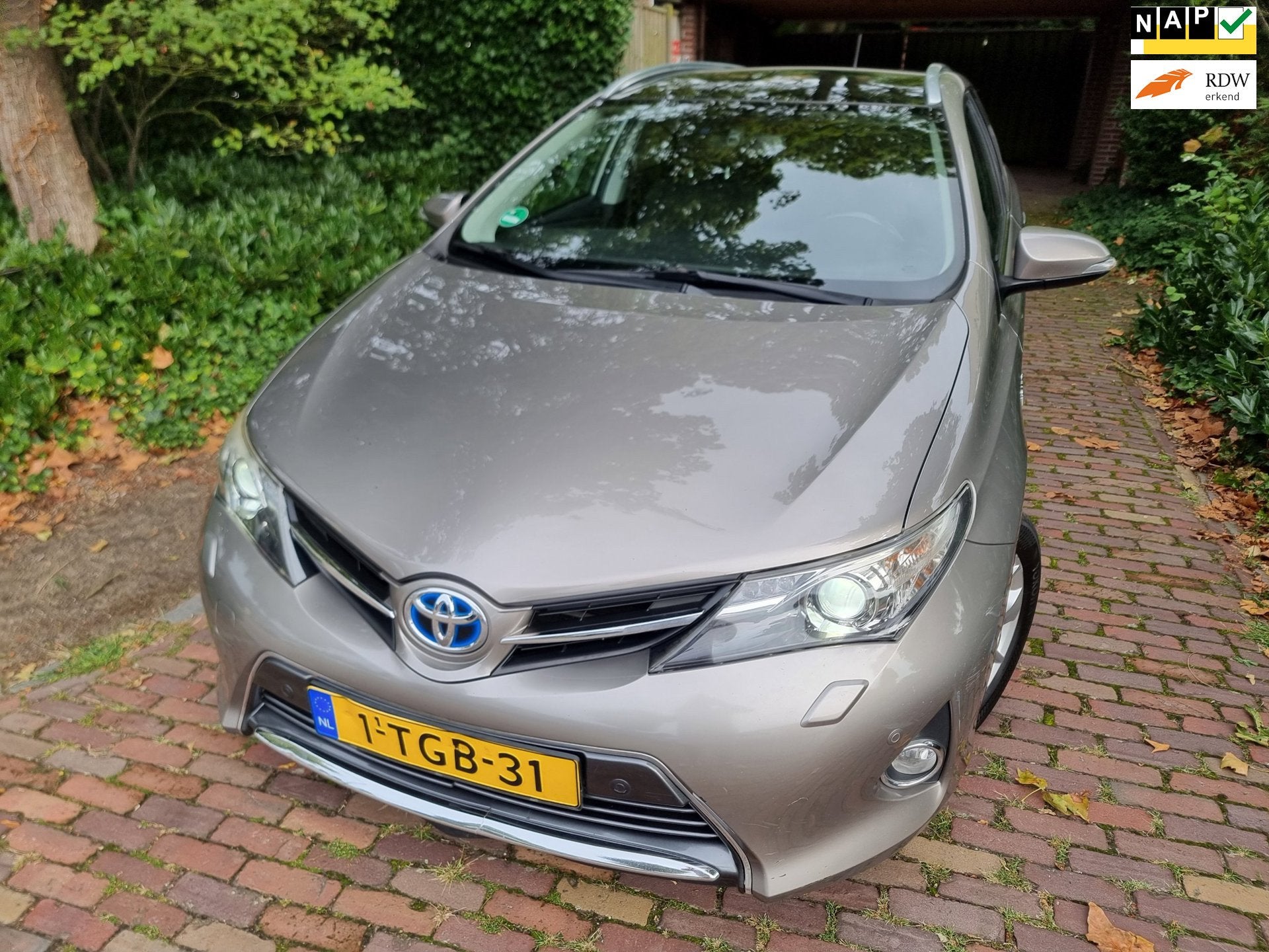 Toyota Auris Touring Sports 1.8 Hybrid Lease+ Pano/Xenon/Nav, Auto's, Toyota, Euro 5, Gebruikt, Bruin, Origineel Nederlands