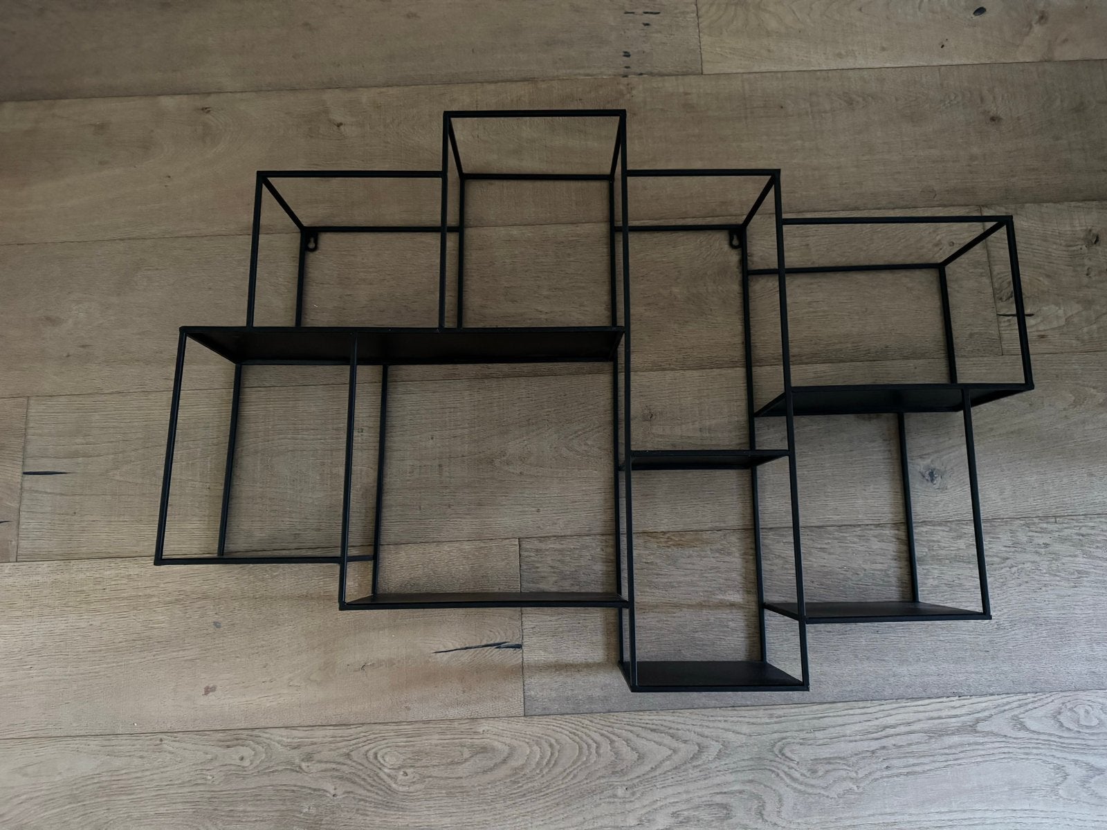 Zwart metalen wandrek - Modern en stijlvol, Ophalen, Zo goed als nieuw