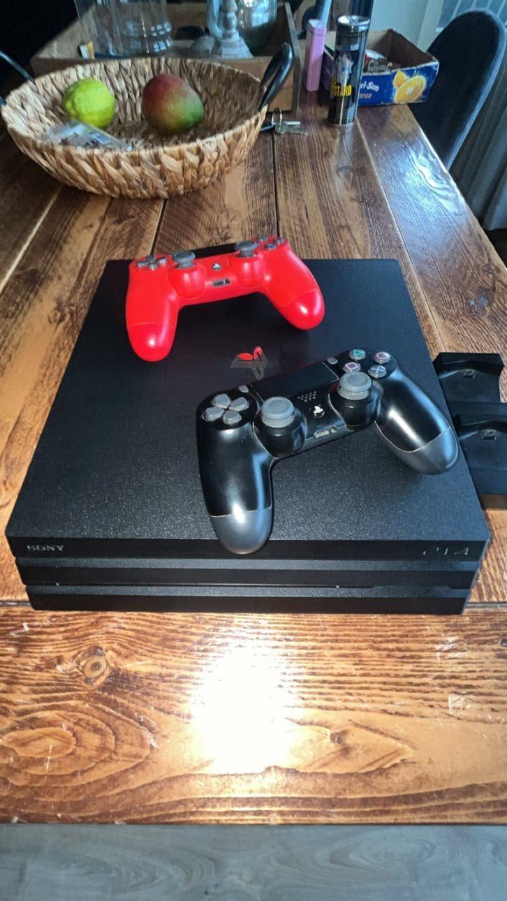 PlayStation 4 Pro 1 TB met 2 controllers, Met 2 controllers, Ophalen of Verzenden, Zo goed als nieuw, 1 TB