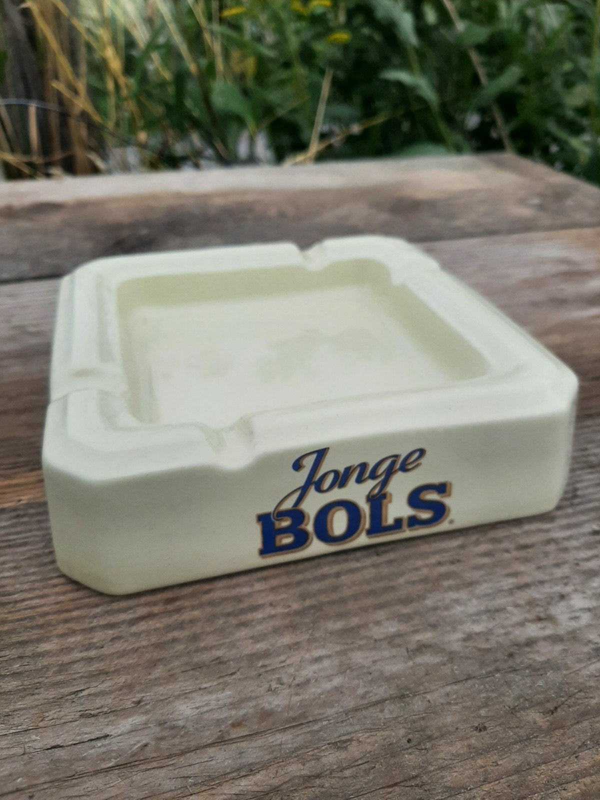 Jonge BOLS Jenever - (Vintage keramiek café Asbak), Verzamelen, Merken en Reclamevoorwerpen, Ophalen of Verzenden, Gebruikt, Gebruiksvoorwerp