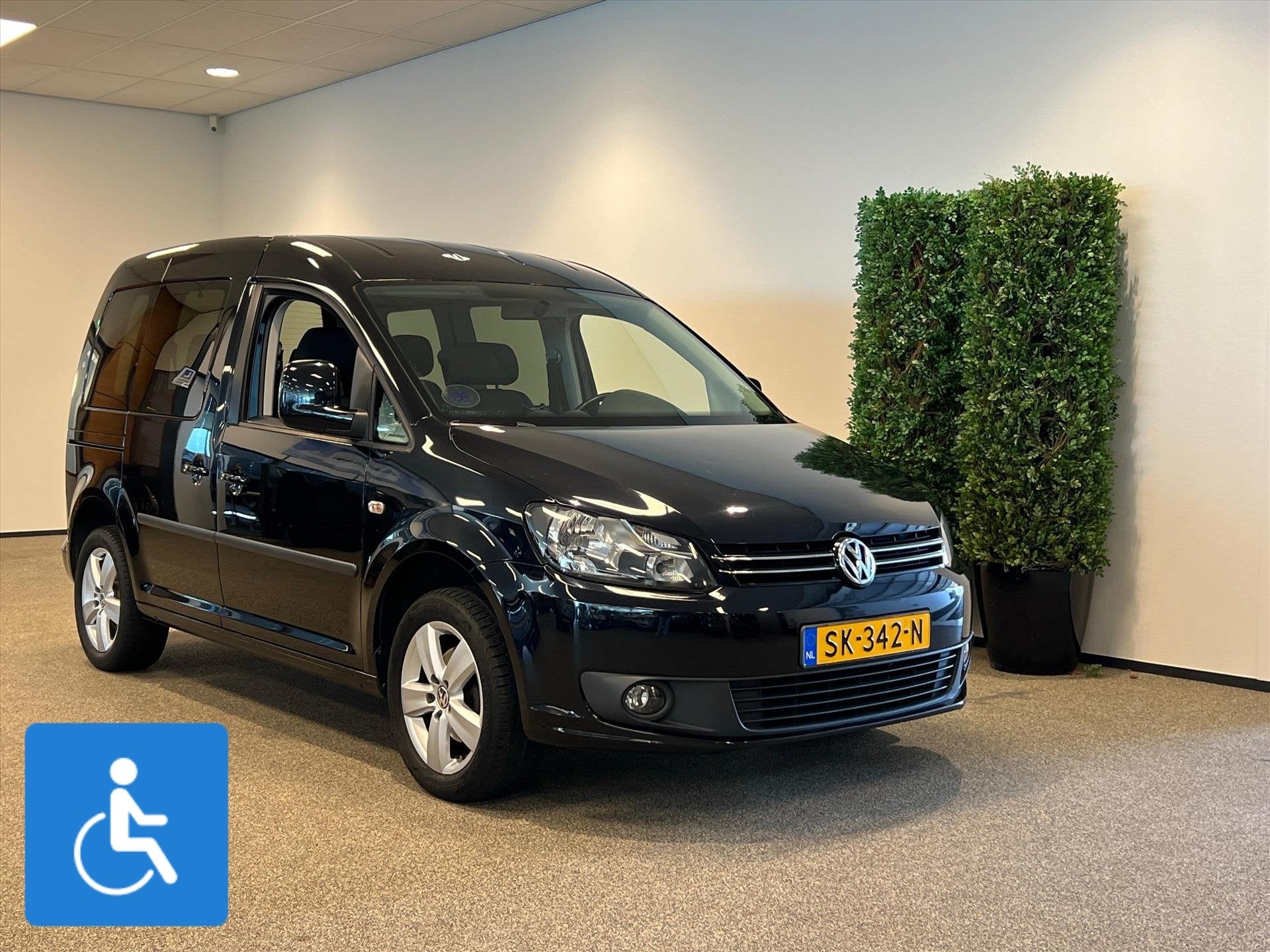 Volkswagen Caddy Rolstoelauto 3+1 of 5+0, Auto's, Gebruikt, Zwart, Handgeschakeld, Geïmporteerd