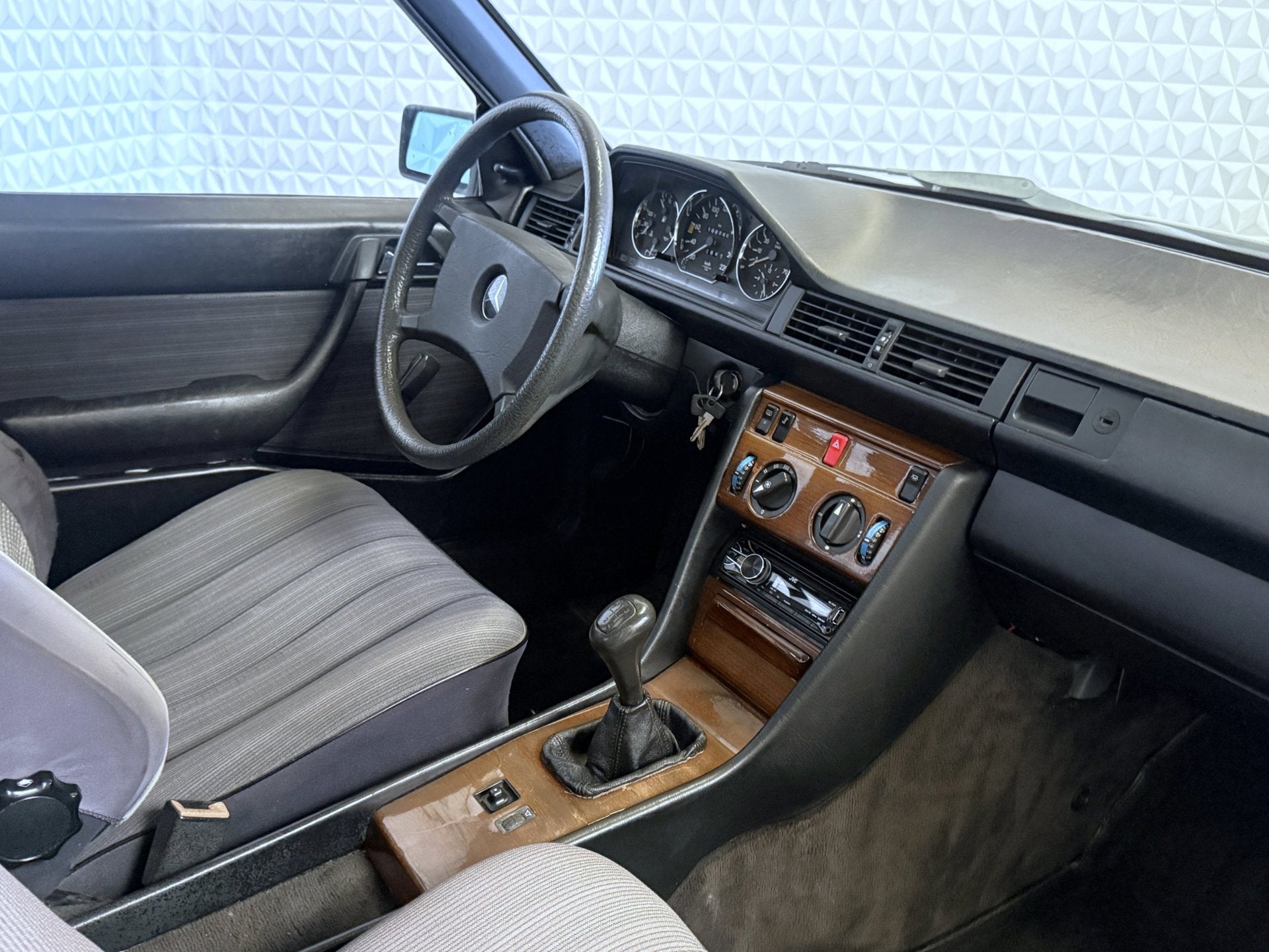 Mercedes-Benz 200-500 (W124) 230 E met APK tot 06-2028! (198, Achterwielaandrijving, Gebruikt, 4 cilinders, Bedrijf