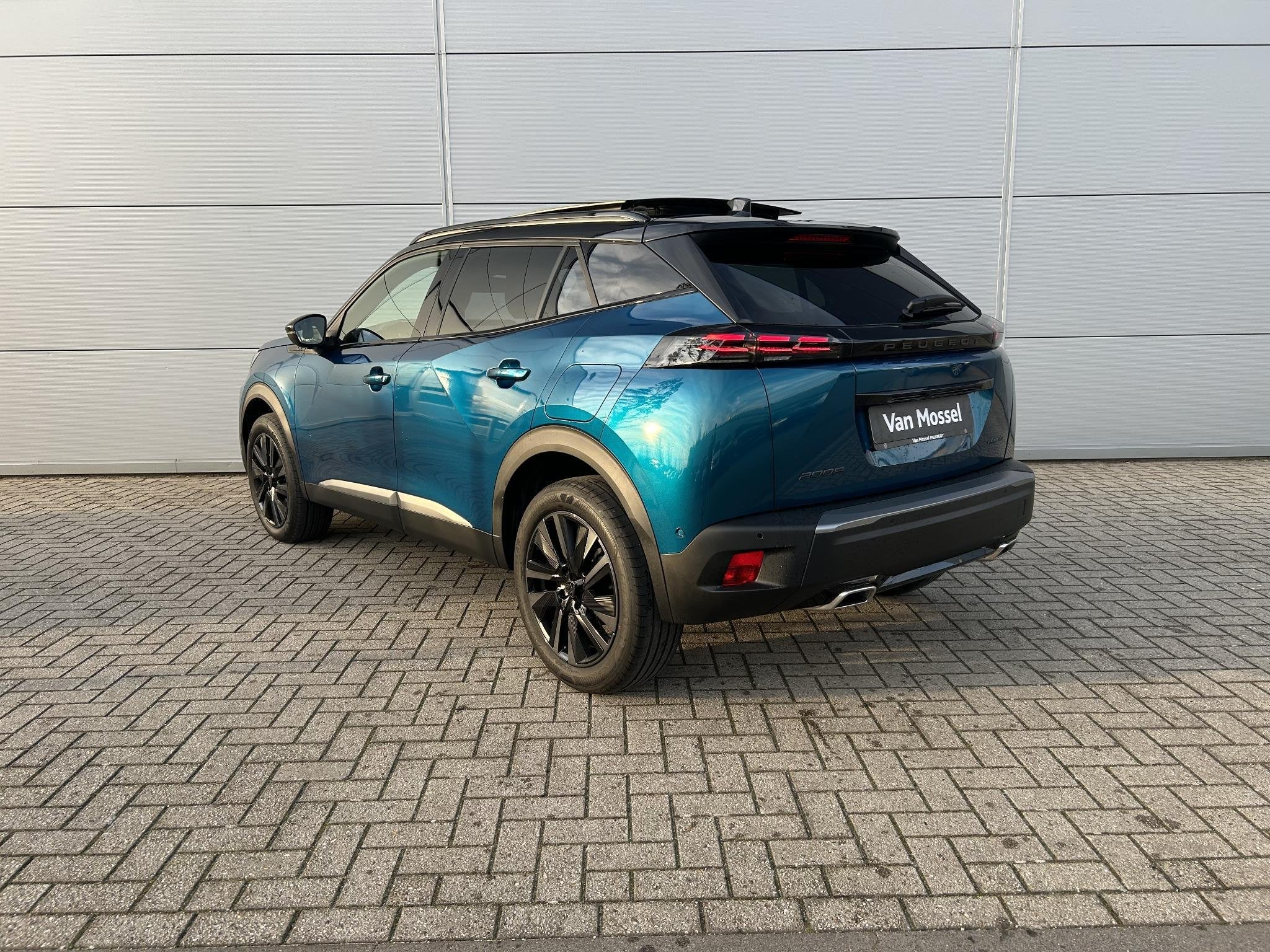 Peugeot 2008 1.2 Hybrid 136 GT | Panoramadak | Adaptieve cru, Euro 6, 1199 cc, Blauw, Leder en Stof