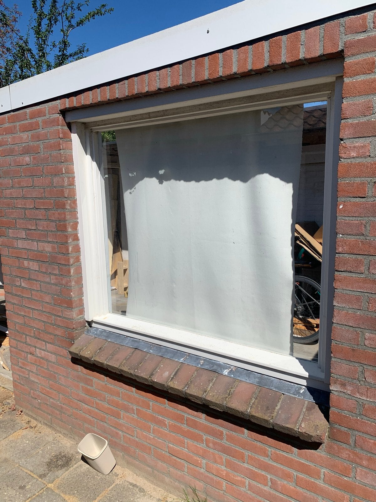 Twee ramen 147x127 cm met kozijnen en enkelglas, Ophalen, Gebruikt, Gevelraam of Ruit, 120 tot 160 cm