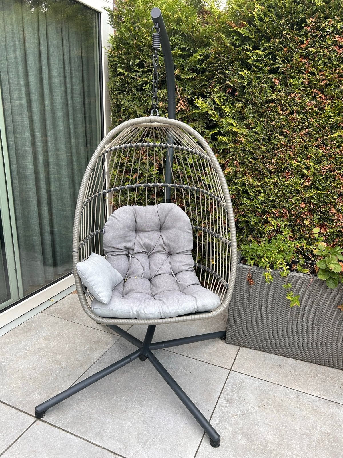 Comfortabele hangstoel met standaard en kussens, Ophalen, Zo goed als nieuw, Wicker