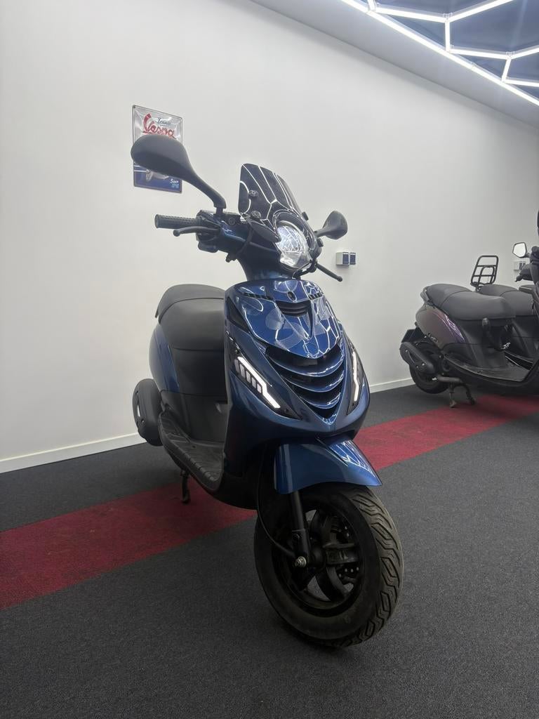 Piaggio zip e5 2021/2022, Fietsen en Brommers, Scooters | Piaggio, Zo goed als nieuw, Zip, Benzine, Ophalen