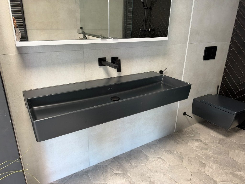 Wastafel en toilet Villeroy & Boch ebony (showroom model), Ophalen, Nieuw, Wastafel