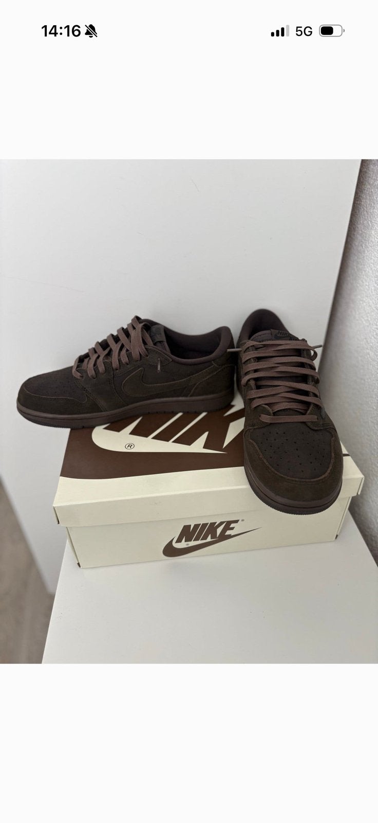 Nike Air Jordan x Travis Scott Velvet Brown, Ophalen of Verzenden, Zo goed als nieuw, Bruin