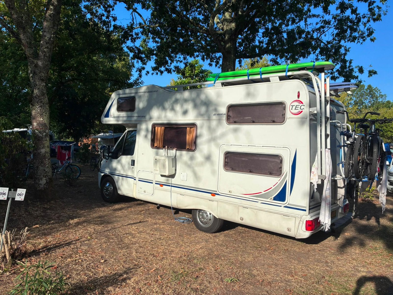 Camper Fiat ducato TEC 6 slaapplaatsen (stapelbed), Chemisch toilet, Luifel, Alkoof, Ringverwarming