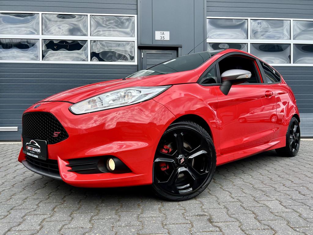 Ford Fiesta 1.6 ST *183PK*RACE RED*17”LMV, Auto's, Ford, Voorwielaandrijving, Gebruikt, 4 cilinders, Bedrijf
