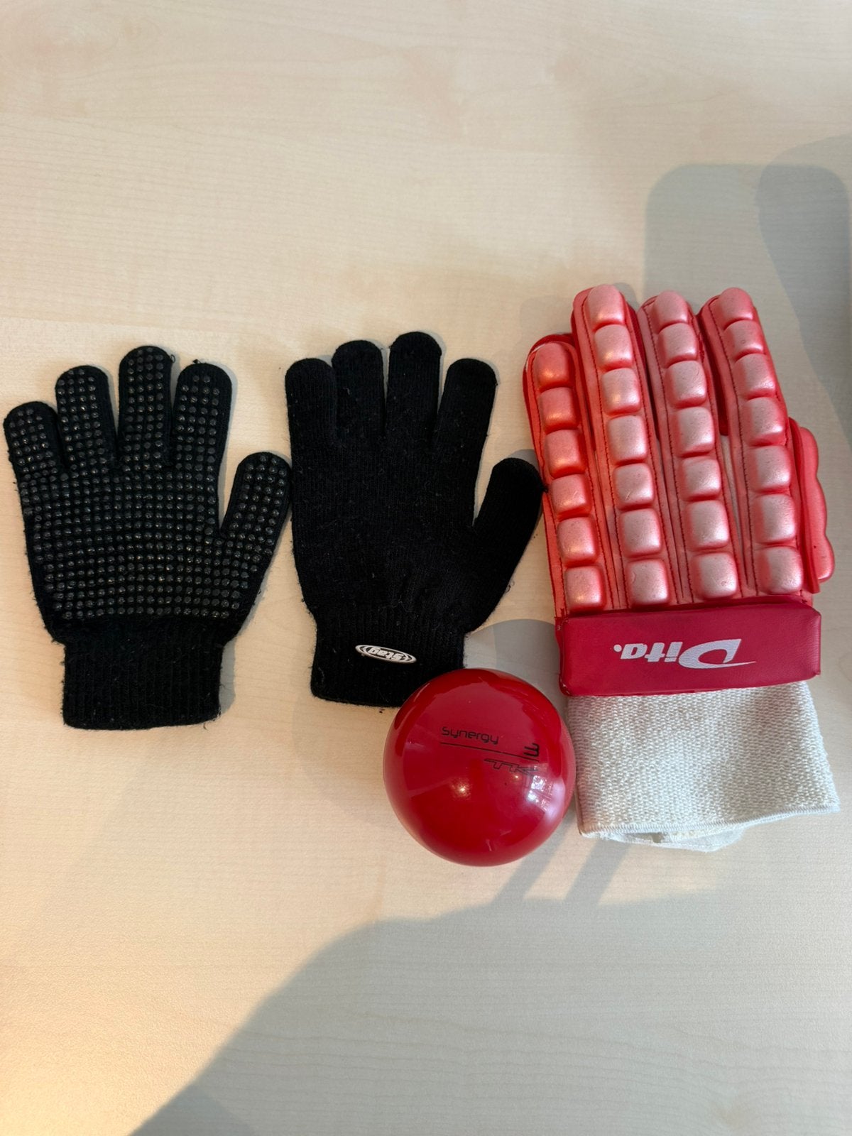 Hockeyset – Dita handschoen, hockeybal & handschoenen, Ophalen of Verzenden, Zo goed als nieuw