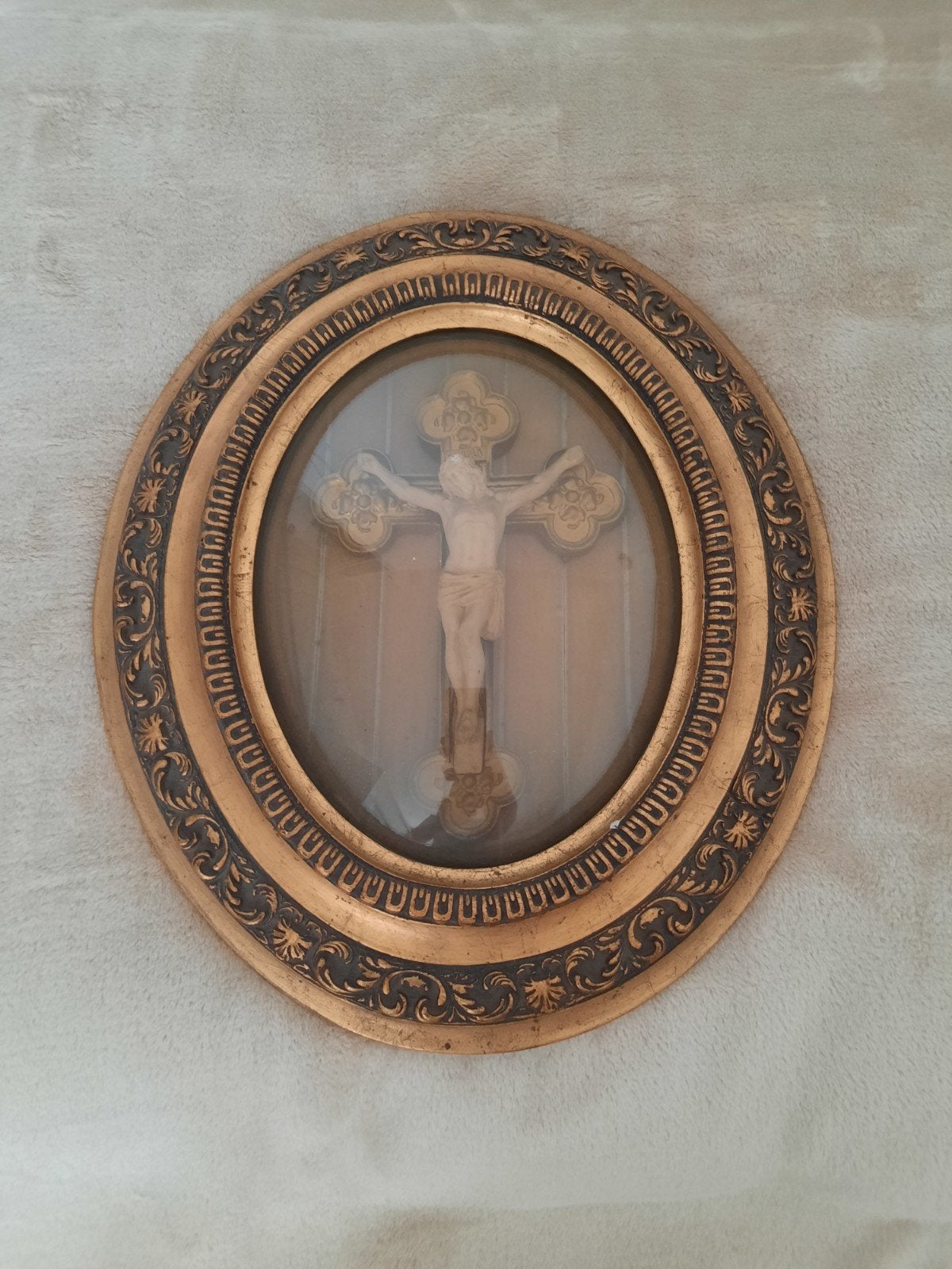 Ovaal Kruisbeeld in Gouden Lijst - Religieuze Kunst, Ophalen