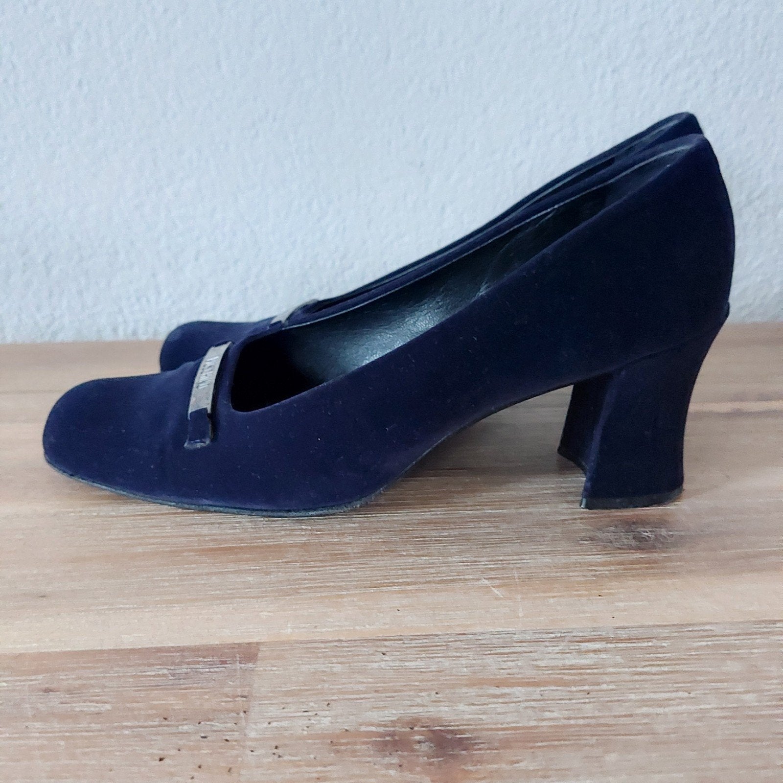 Blauwe vintage Moschino pumps/hakken maat 37
Graag serieus b, Kleding | Dames, Schoenen met lage hakken, Blauw, Zo goed als nieuw