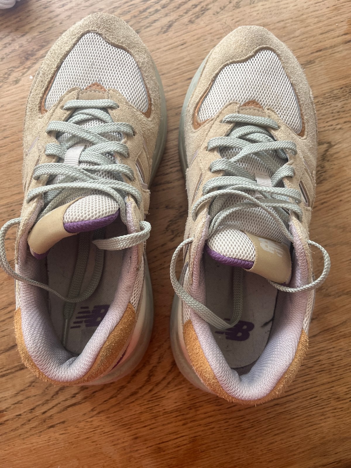 New Balance 57/40 Sneakers - Beige/Paars - Maat 38, Ophalen of Verzenden, Gedragen, Beige, Sneakers of Gympen