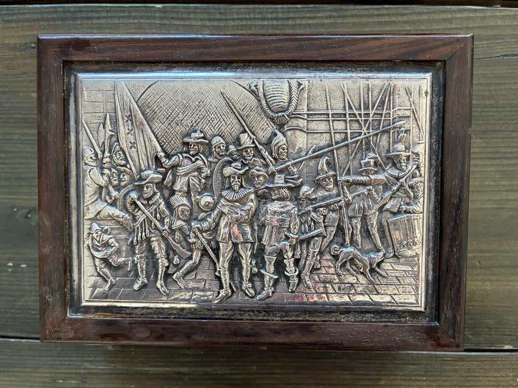 Houten doos met De Nachtwacht reliëf, Antiek en Kunst, Ophalen of Verzenden