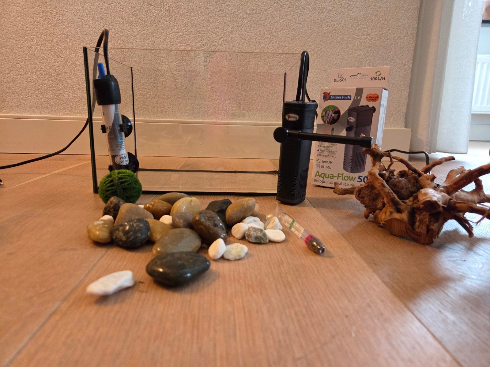 Aquarium 12 liter, filter, thermometer, heater, mosbal etc, Dieren en Toebehoren, Vissen | Aquaria en Toebehoren, Ophalen, Zo goed als nieuw