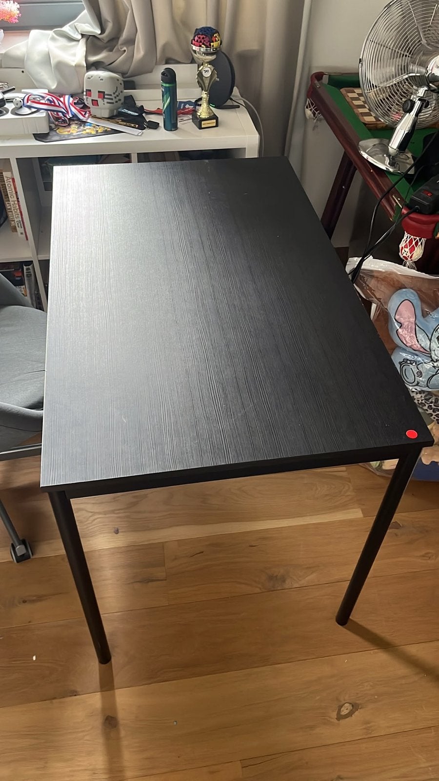 IKEA SANDSBERG tafel zwart met ronde poten - Goede staat, Huis en Inrichting, Ophalen, Gebruikt, 100 tot 150 cm, 50 tot 100 cm