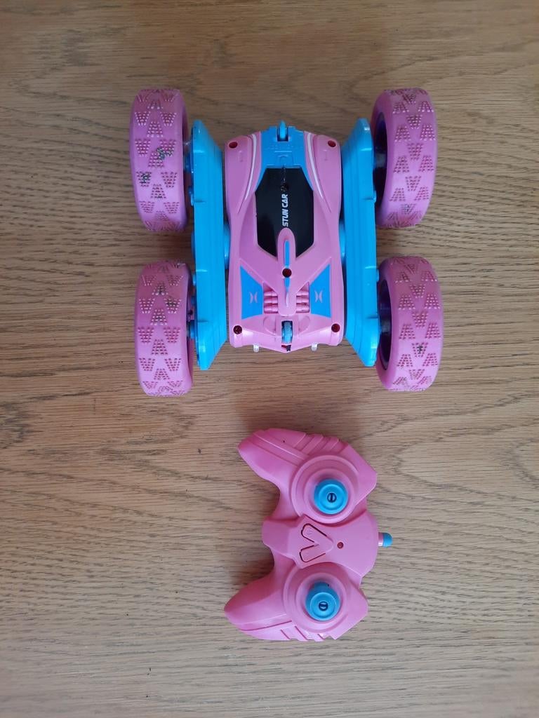 Bestuurbare Stunt Auto Roze/Blauw met Afstandsbediening, Ophalen of Verzenden, Gebruikt, Afstandsbediening
