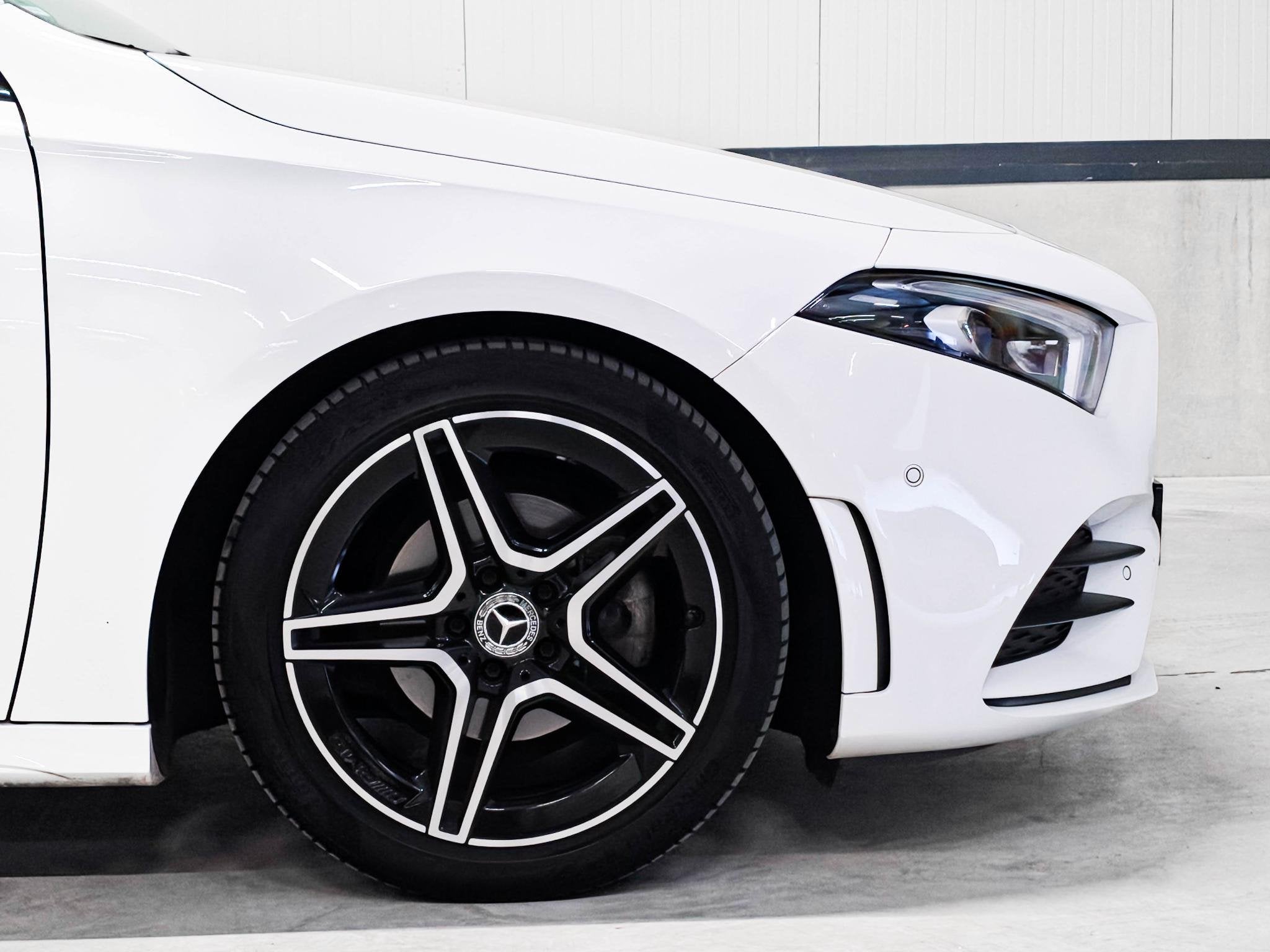 Foto 15 van Mercedes-Benz A-klasse 180 AMG | Burmester | Panoramadak | M