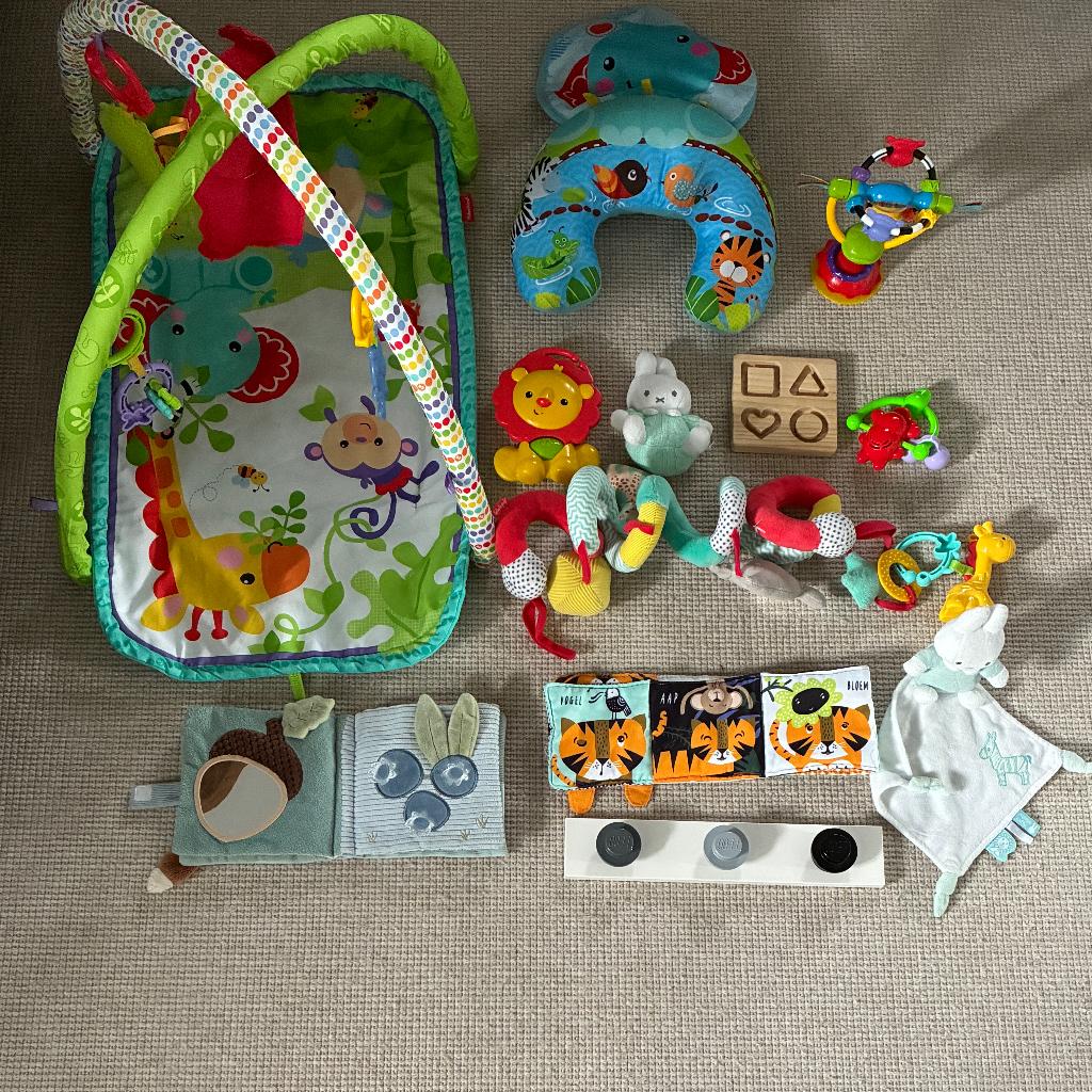 Babyspeelgoed / babygym / kussen voor buik (0-1 jaar), Kinderen en Baby's, Speelgoed | Babyspeelgoed, Ophalen, Zo goed als nieuw