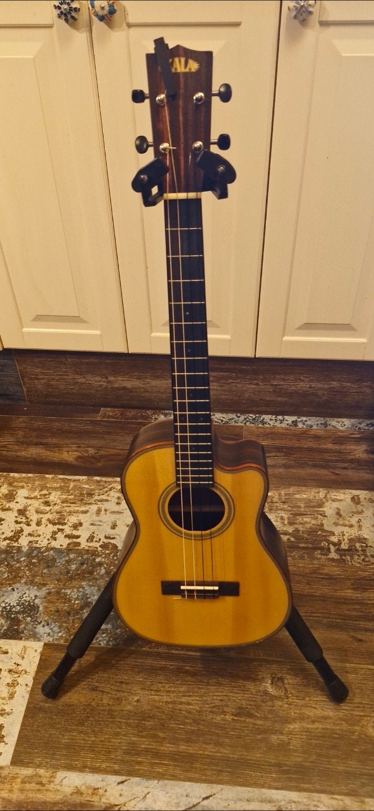 Kala Bariton Ukelele - Zo goed als nieuw, met garantie, Ophalen, Zo goed als nieuw, Ukelele