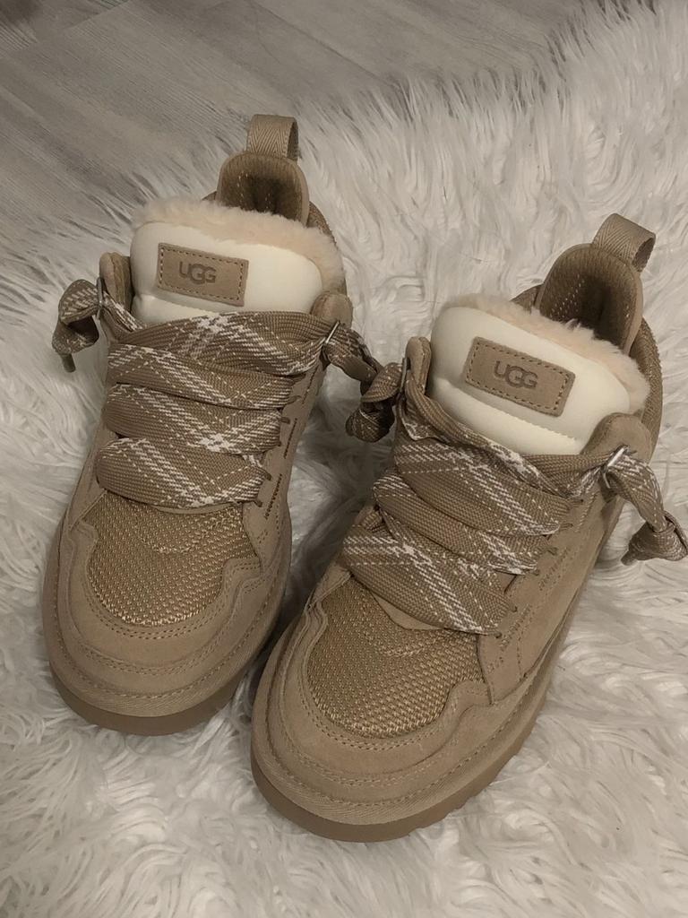 Ugg's maat 37, Ophalen of Verzenden, Gedragen, Beige, Sneakers of Gympen