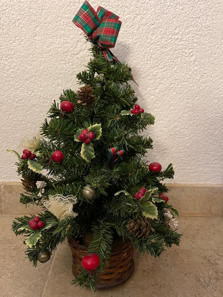 "Kerstboompje in Mandje" 'Gedecoreerd' Hoogte: 40 cm Nieuw, Ophalen of Verzenden, Nieuw