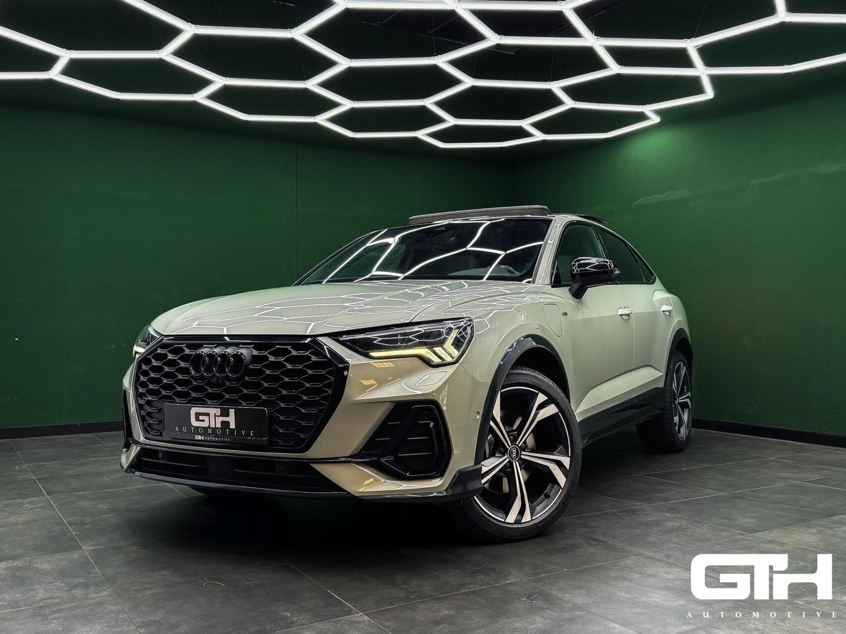 Audi Q3 45 TFSI e S-Line B&O | Keyless | Memory | Pano | 360, Dealer onderhouden, Automatische klimaatregeling, 245 pk, Hybride Elektrisch/Benzine