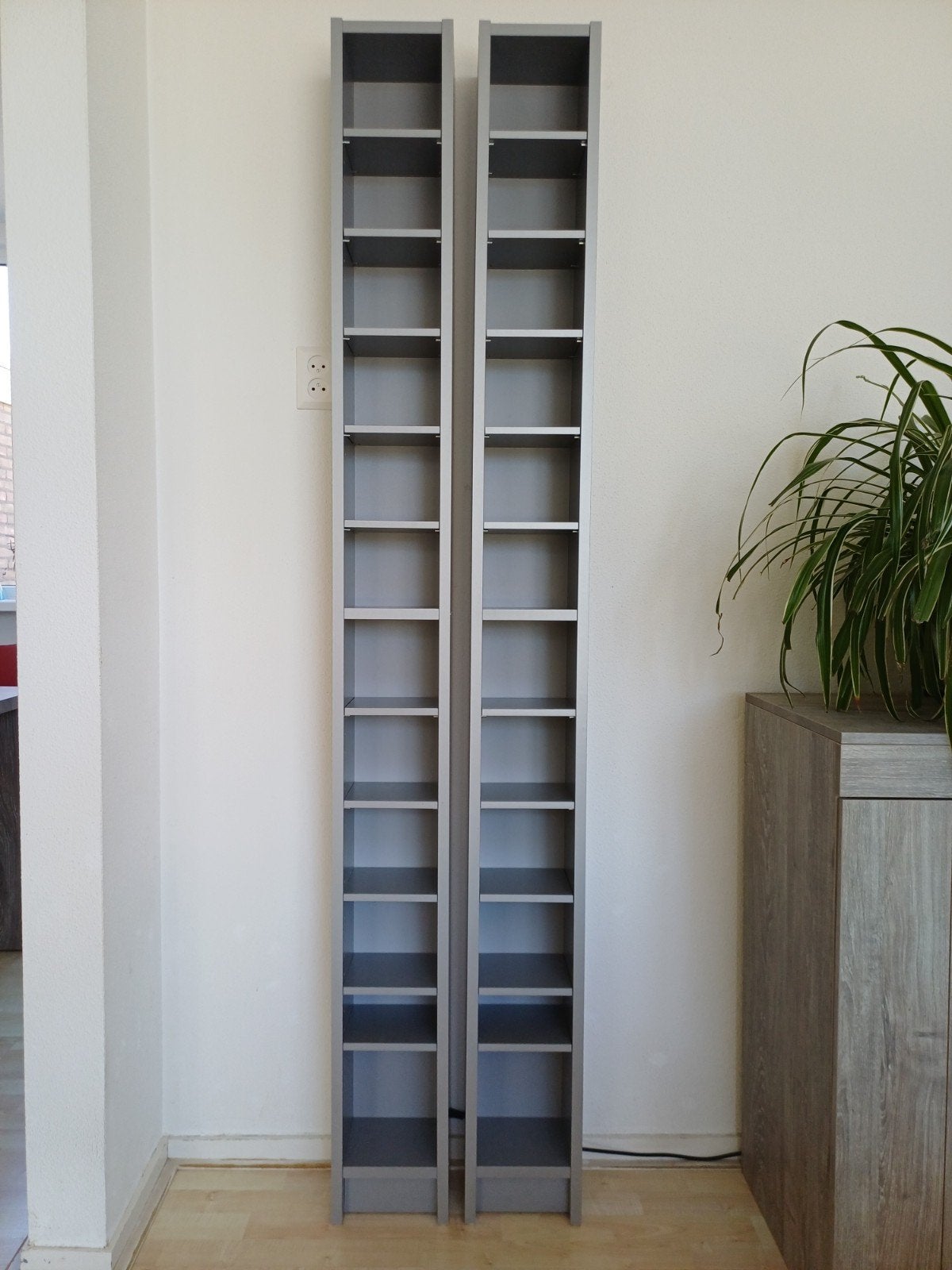 Ikea Benno CD/DVD kast grijs, 2 stuks, Huis en Inrichting, Woonaccessoires | Cd- en Dvd-rekken, Ophalen, Gebruikt, 150 discs of meer