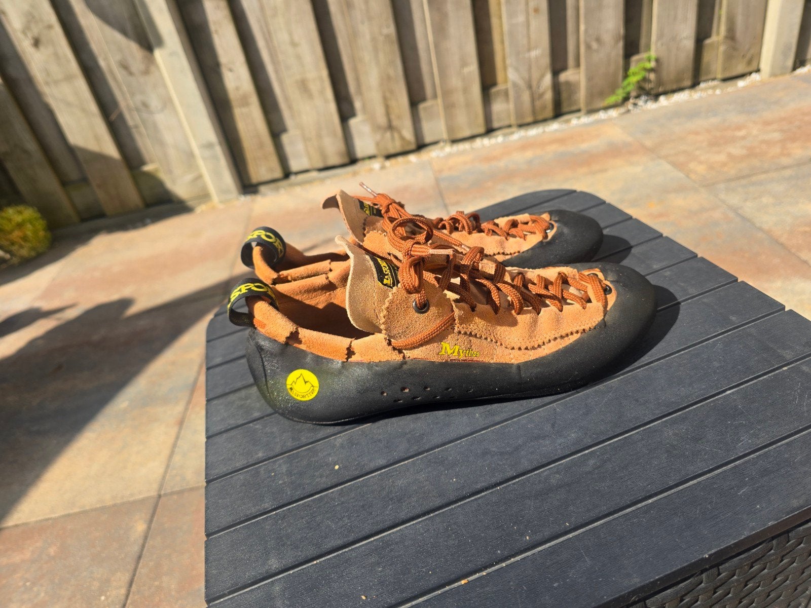 La Sportiva Mythos suede klimschoenen klimmen maat 42 42,5, Sport en Fitness, Klimsport, Ophalen of Verzenden, Zo goed als nieuw