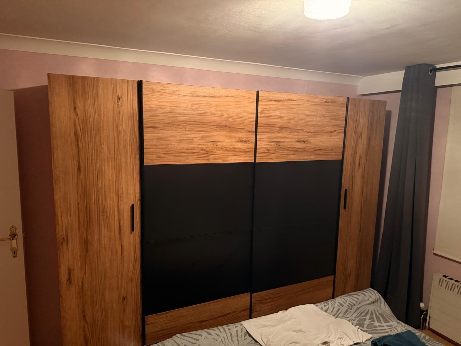 Moderne kledingkast met schuifdeuren en planken, Huis en Inrichting, Ophalen, Met deur(en), 200 cm of meer, Zo goed als nieuw