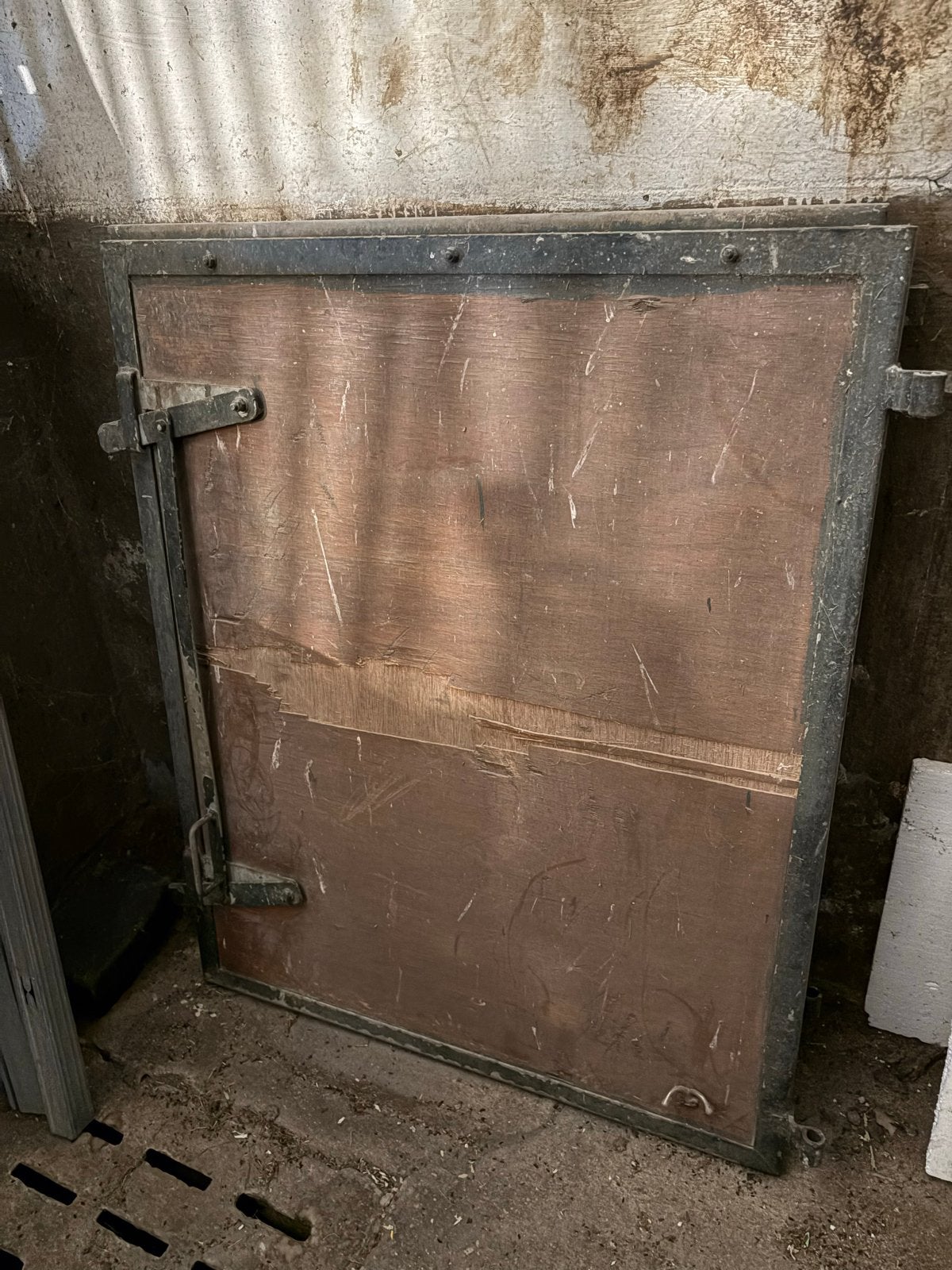 2x Zware Kwaliteit Stal Deur Paardenbox 98x120cm met Sluitin, Dieren en Toebehoren, Stalling