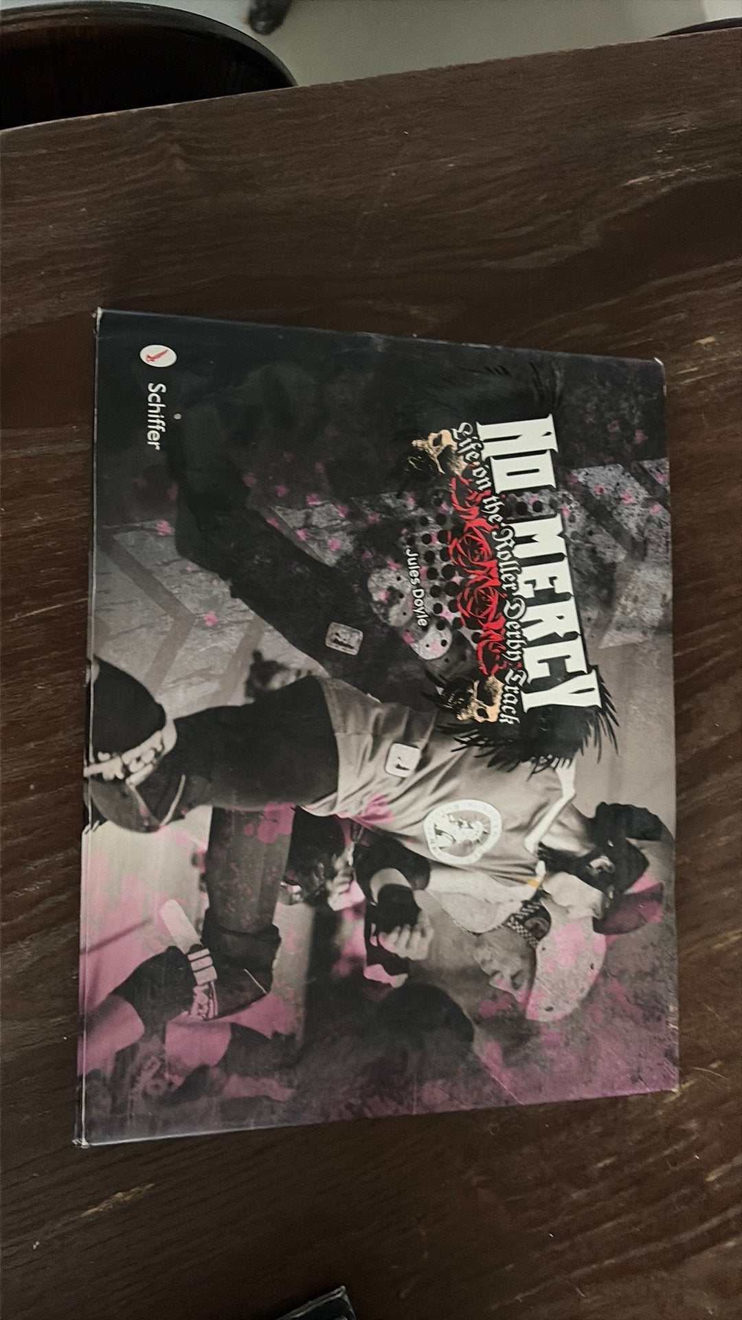 No mercy life on the roller derby track, Ophalen of Verzenden, Zo goed als nieuw, Overige onderwerpen