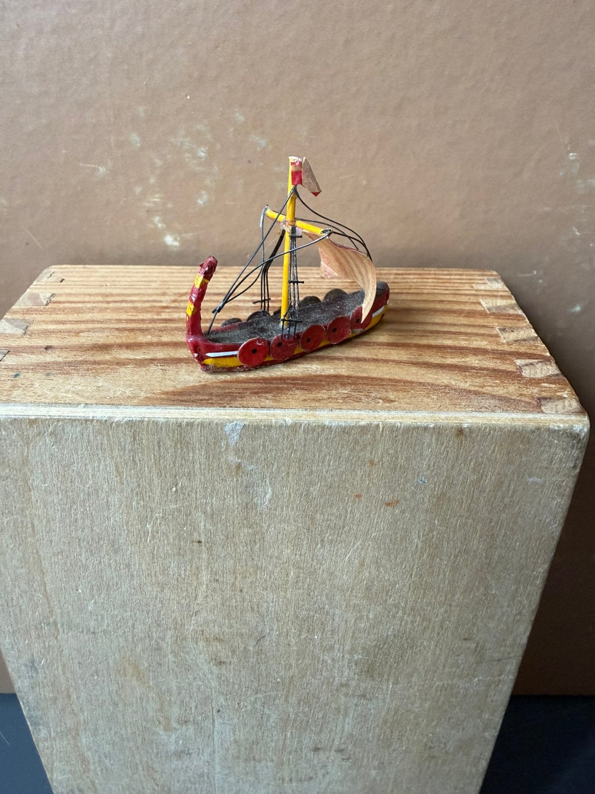 Viking boot schip - hxbxd 3.3x3.7x2cm - handwerk, Ophalen of Verzenden, Zo goed als nieuw, Poppenhuis