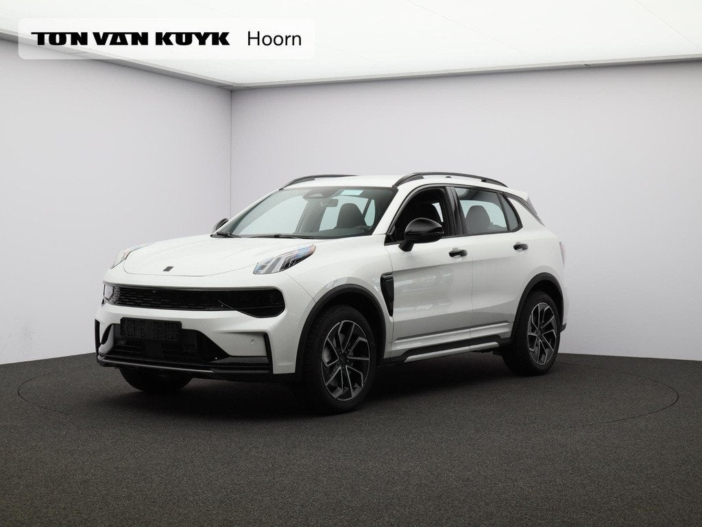 Lynk & Co 01 1.5 Core VOORRAADACTIE! € 43145.- VOOR € 36, Auto's, Euro 6, 4 cilinders, Alcantara, Wit
