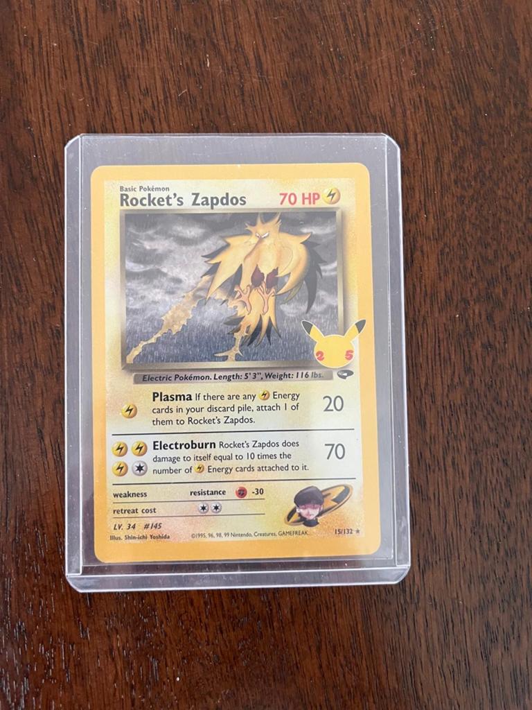 Rocket's Zapdos Pokémon Kaart - Celebrations 25th Anniversar, Ophalen of Verzenden, Zo goed als nieuw, Losse kaart