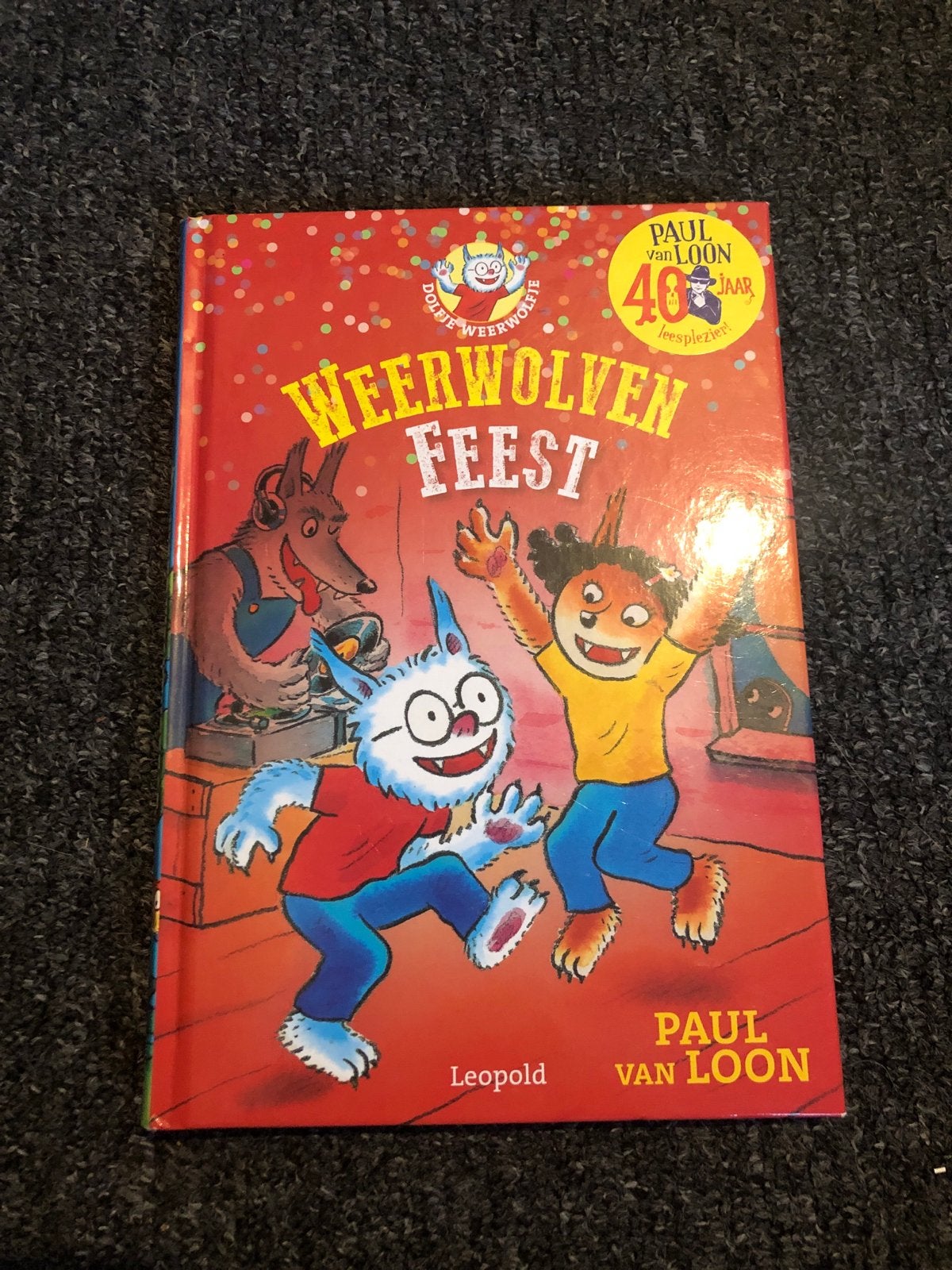Dolfje Weerwolfje - Weerwolvenfeest (Paul van Loon), Boeken, Ophalen of Verzenden, Zo goed als nieuw, Fictie algemeen