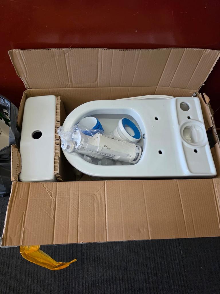 Nieuw wandcloset toiletpot in doos, Ophalen of Verzenden, Nieuw, Toilet