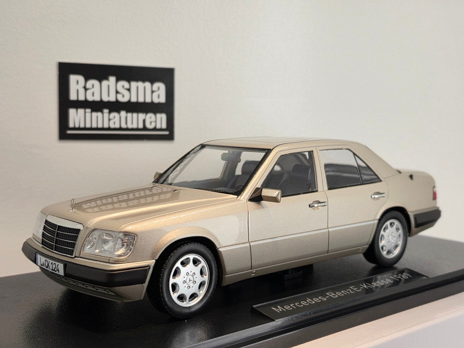 Mercedes-Benz E-Klasse W124 - Phase2 - 1:18 iScale, Hobby en Vrije tijd, Modelauto's | 1:18, Auto, Iscale, Nieuw, Ophalen of Verzenden