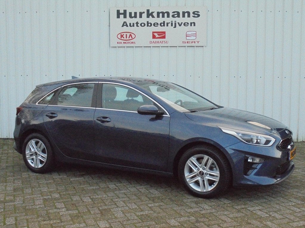 Kia Ceed 1.0 T-GDi 120PK DYNAMICLINE NL-AUTO NAVI ENZ..., Auto's, Kia, Stof, Gebruikt, Blauw, 1197 kg
