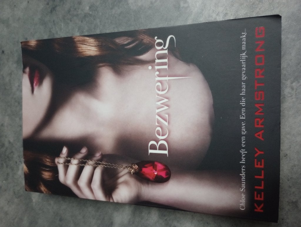 Boek bezwering kelly armstrong, Ophalen of Verzenden
